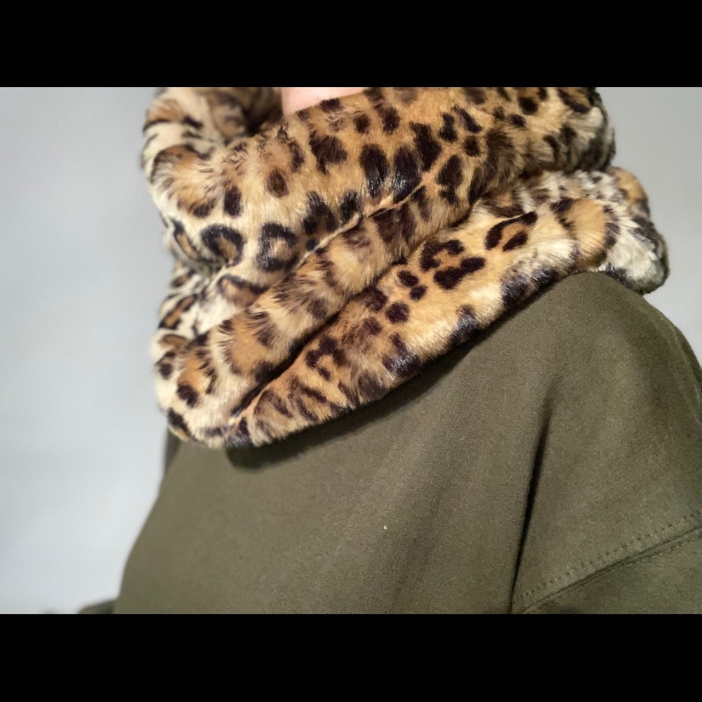 Leopard print faux fur snood (scarf)